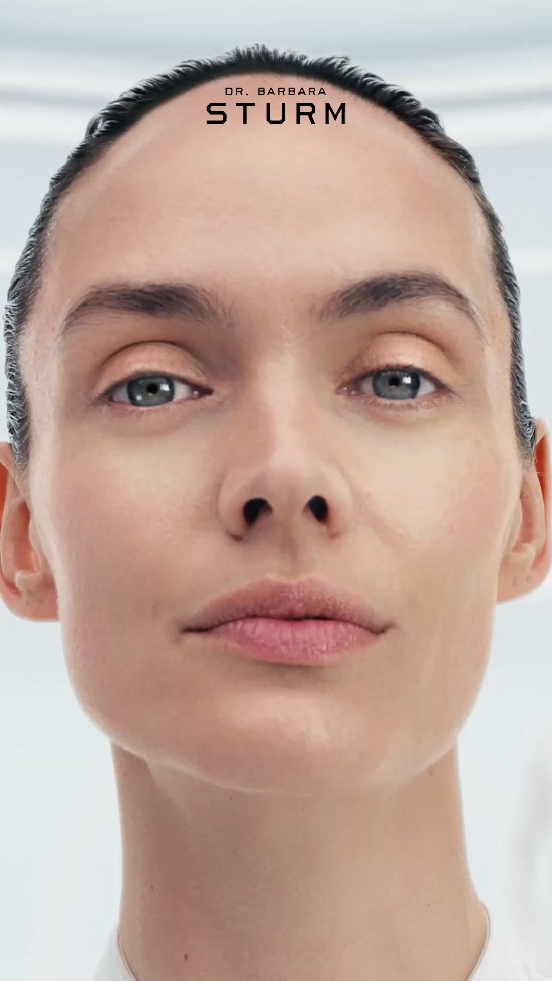 Dr. Barbara Sturm Facebook ad: Neu & noch besser: Super Anti-Aging Serum