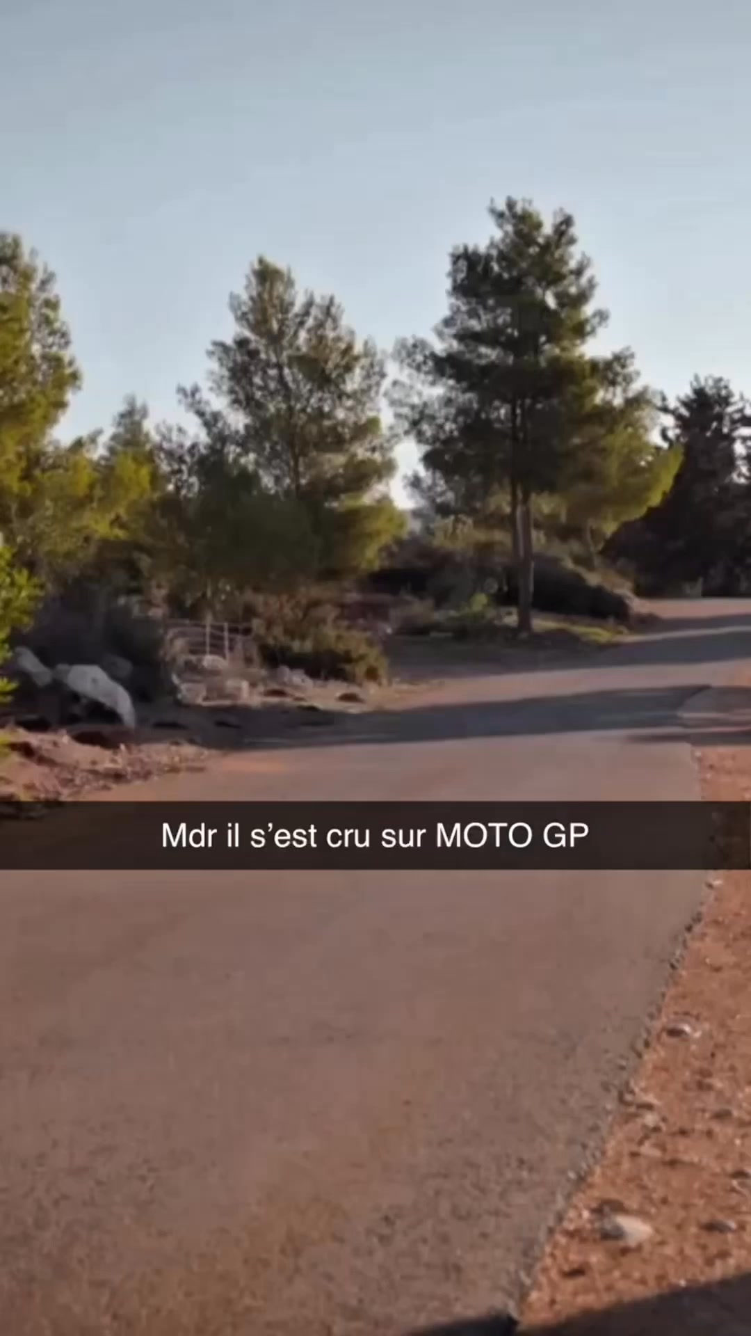 Moovora Facebook ad: Profitez. Moovora s’occupe du reste.