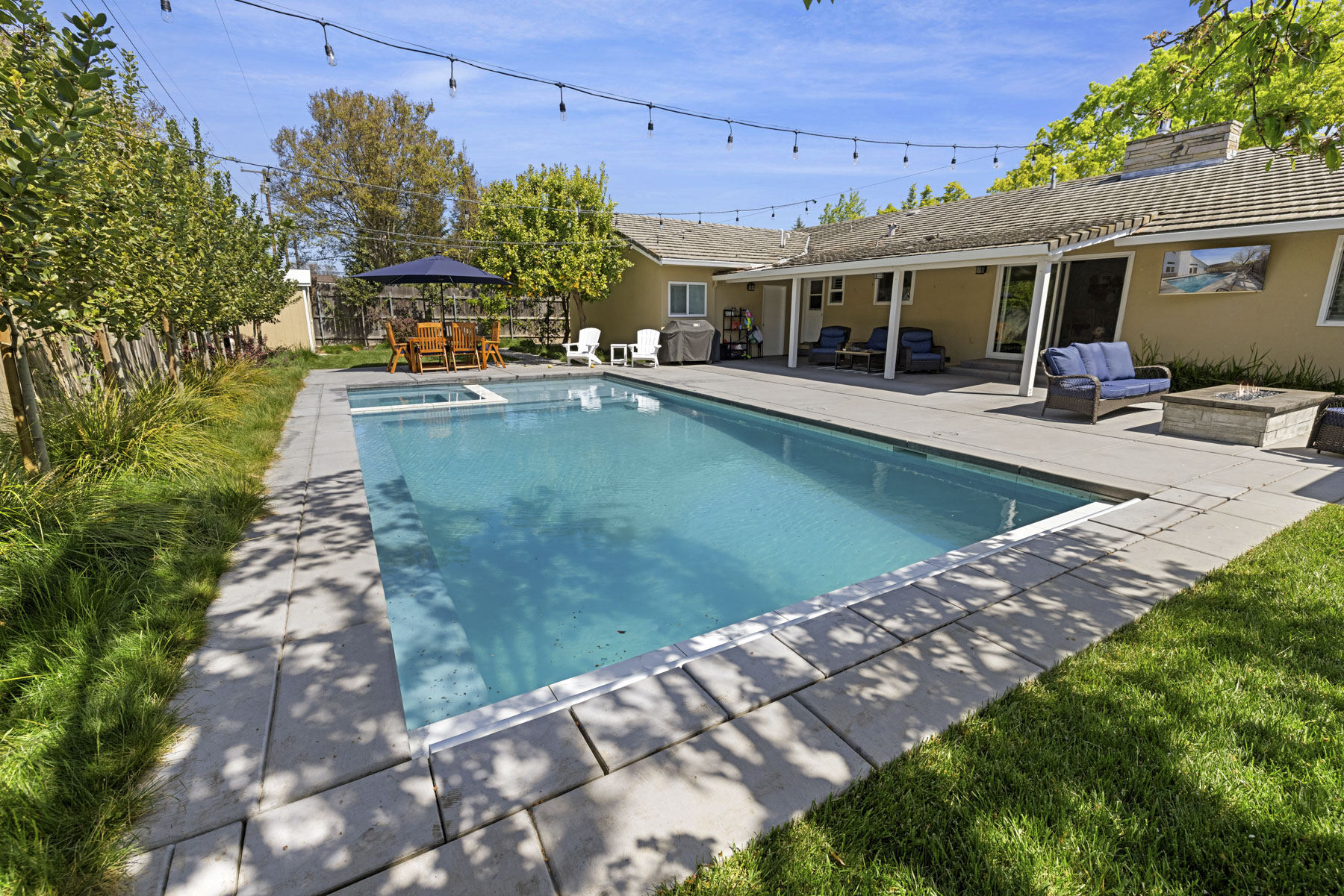 Family Time Pools Inc. Facebook ad