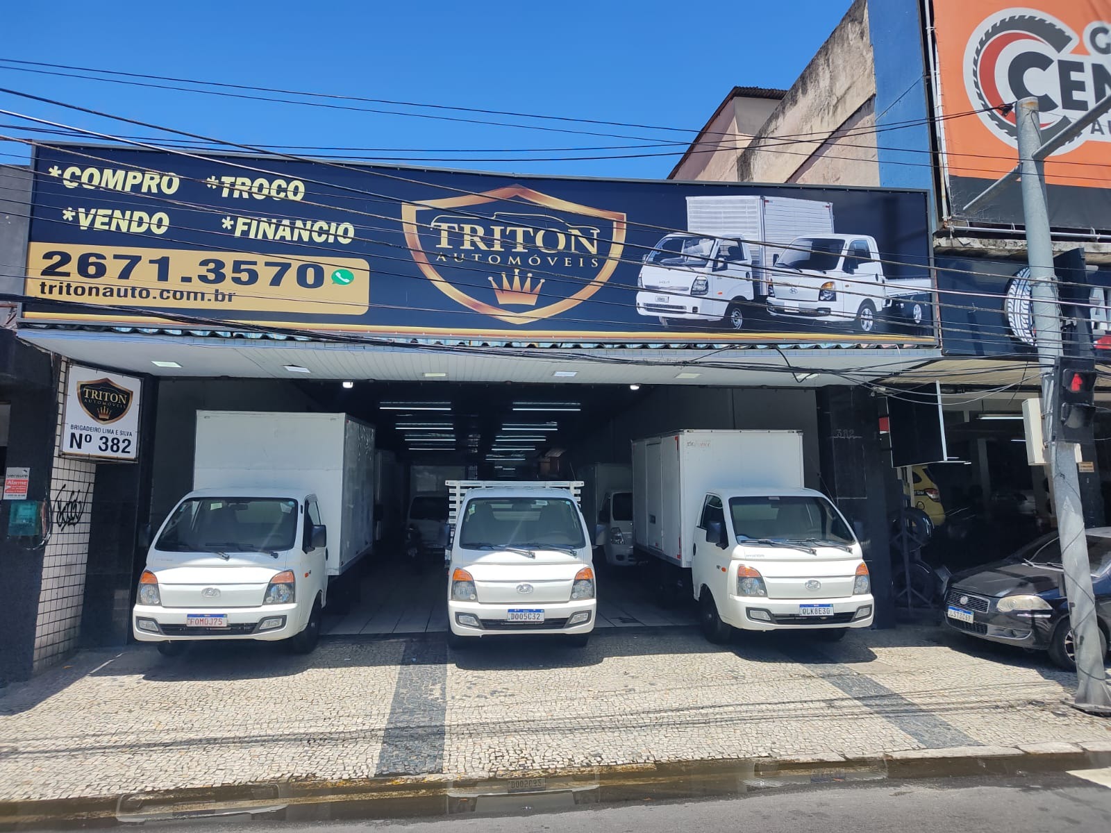 Triton Automóveis Facebook ad: Loja Especialista em Kia bongo e Hyundai HR.