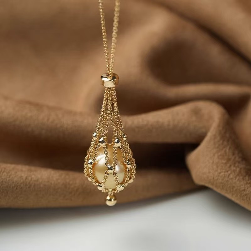 Soufeel Online Facebook ad: Dreamy Pearl Necklace