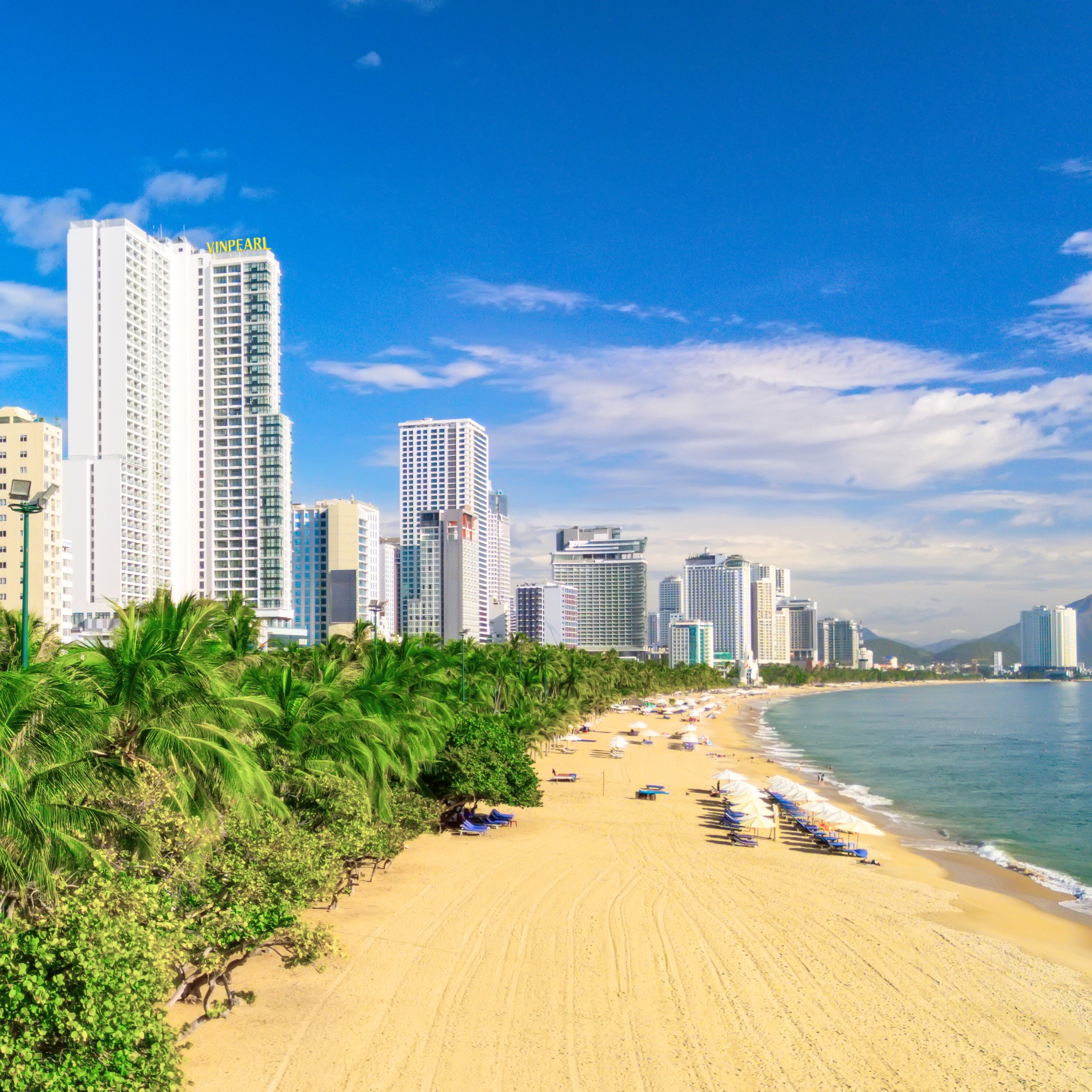 Vinpearl Beachfront Nha Trang Facebook ad: Biển ở ngay bên cạnh, view đẹp mở…