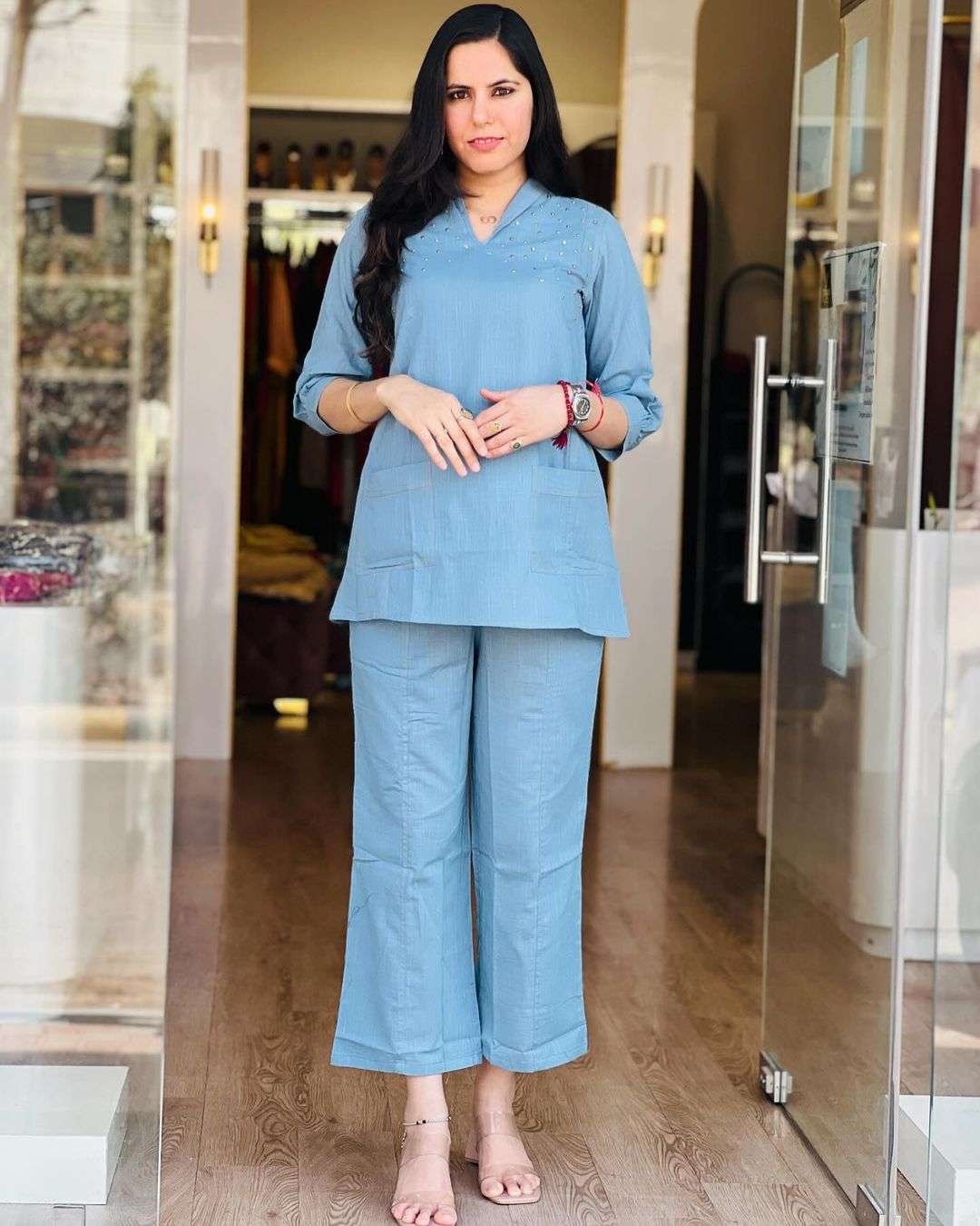 Vinayak Fashion Facebook ad: Free Delivery | Min.