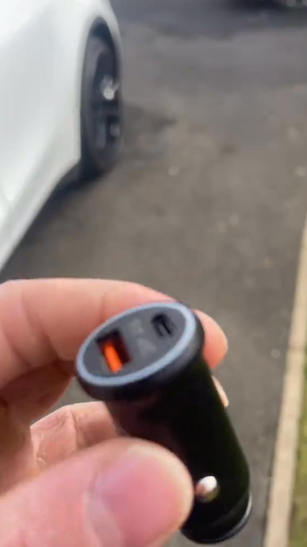 Jopters Facebook ad: Car Charger & Tracker - Works Globally + Free Delivery