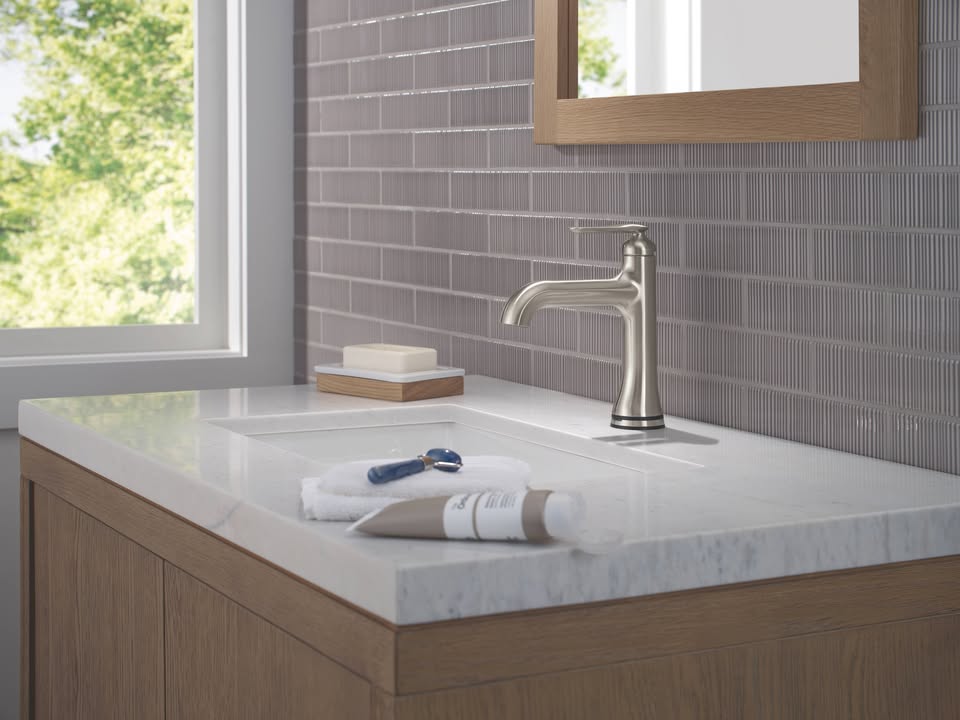 Delta Faucet Facebook ad: Invite la serenidad y el bienestar a su…
