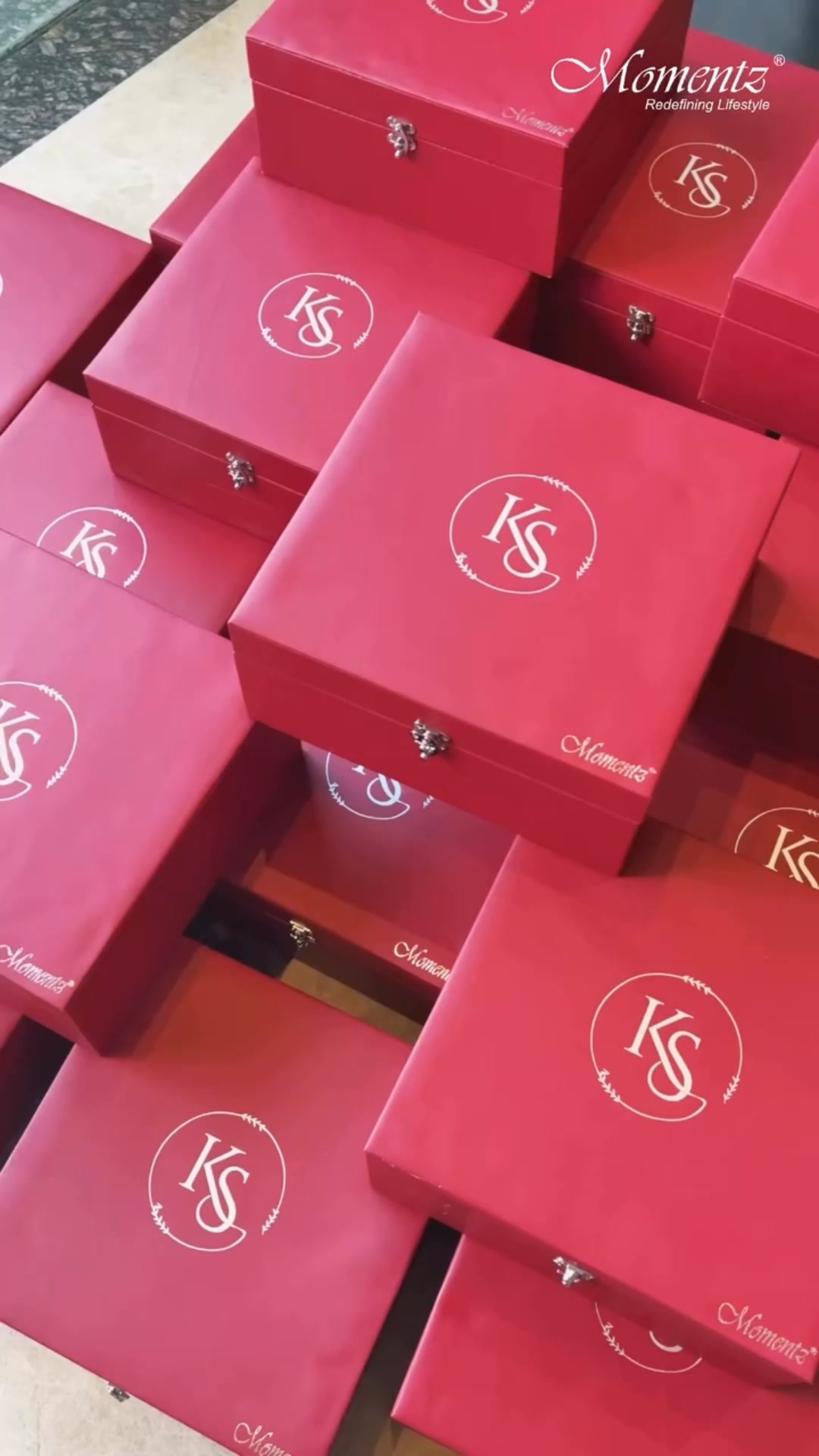 Momentz Redefining Lifestyle Facebook ad: Premium Wedding Return Favors