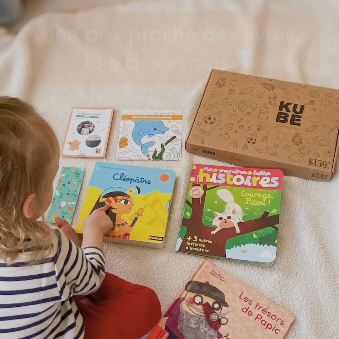 La Kube Facebook ad: Chaque mois, 2 nouveaux livres + une surprise!