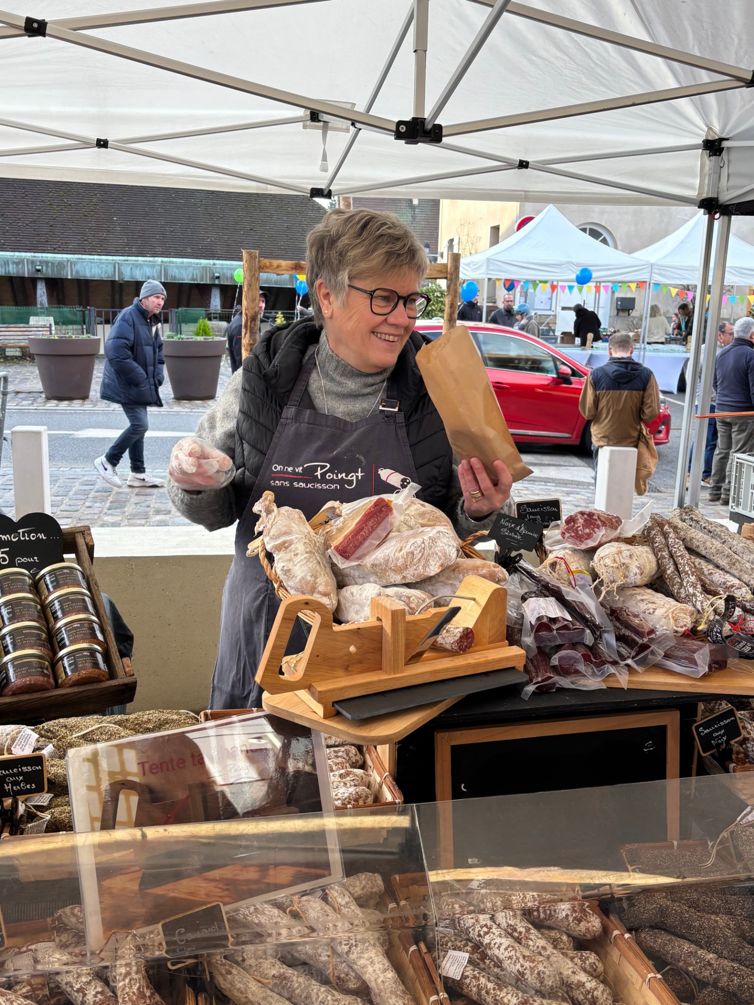 On ne vit Poingt sans saucisson Facebook ad: Et si l'apéro devenait un art?