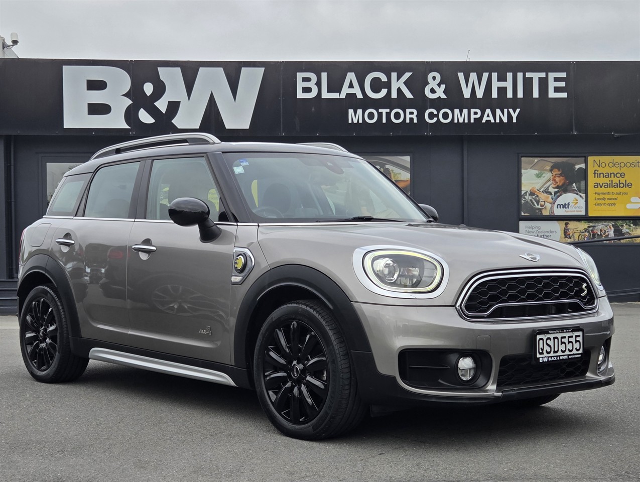 Black & White Motor Company Facebook ad: 2017 Mini Countryman COOPER SE ALL4 PHEV