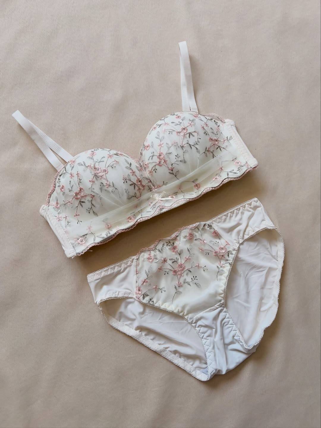 Inner place bd Facebook ad: beautiful lingerie set for beautiful shape