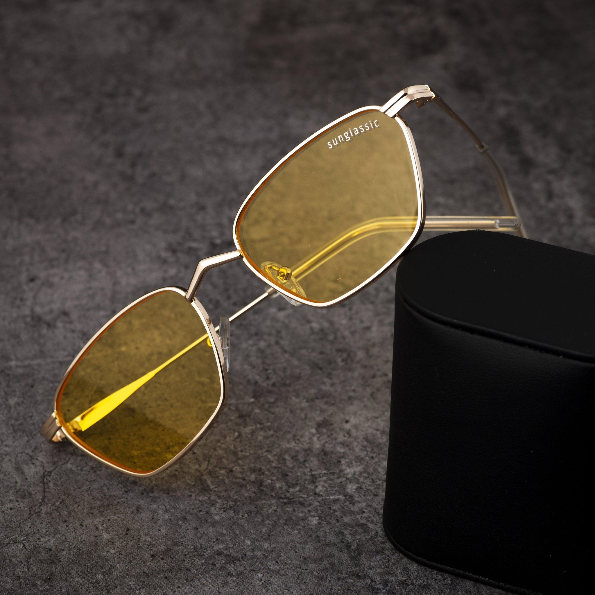 Sunglassic.com Facebook ad