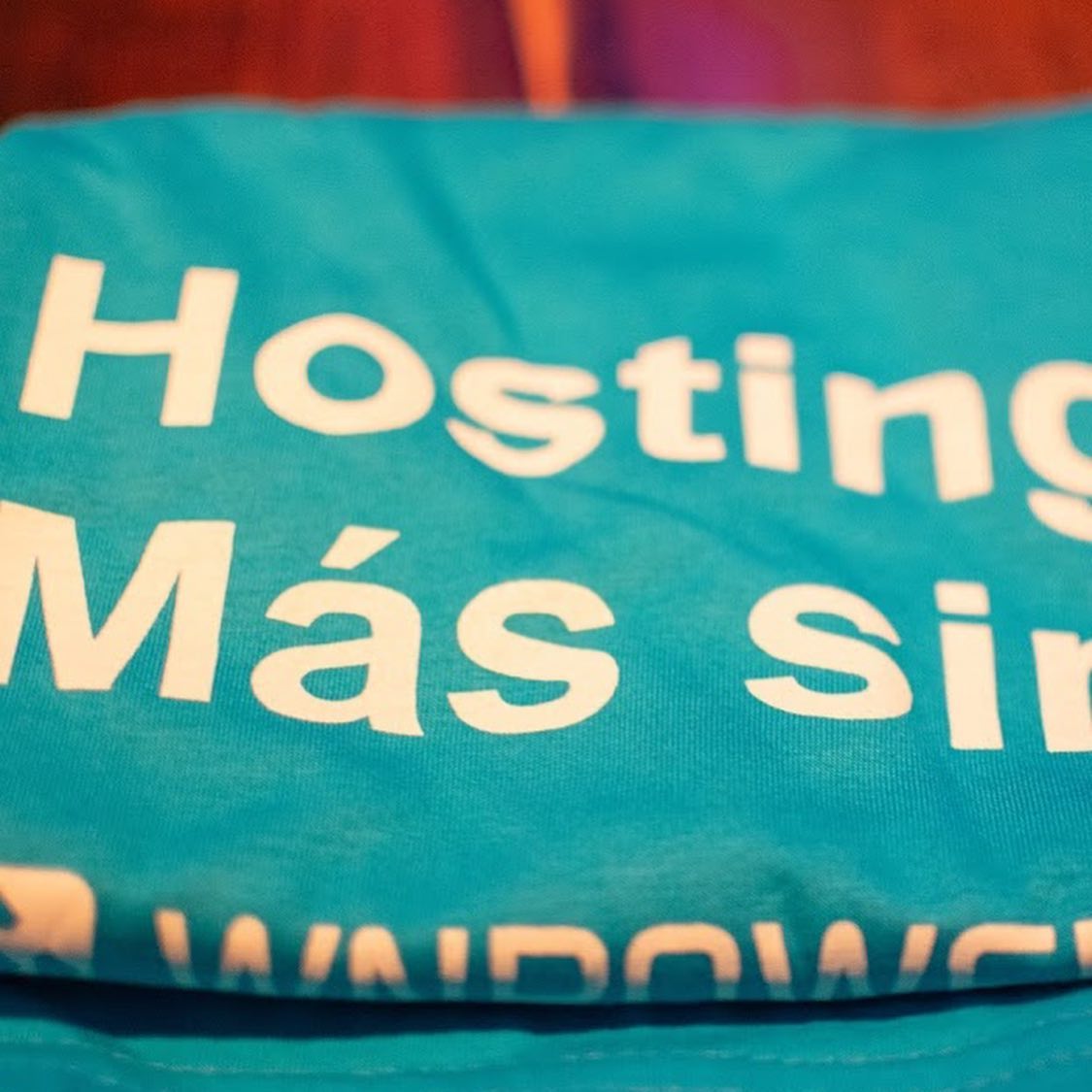 WNPower Hosting Facebook ad: Hosting con herramientas increíbles, a tu alcance