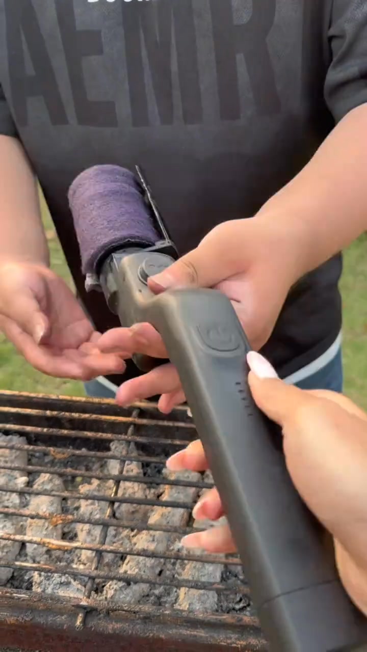 Norvellaire Facebook ad: No More Sore Hands After Grilling