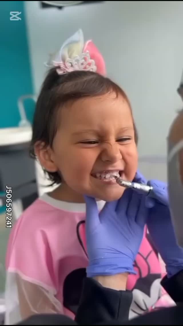 dr.sonrisasccs Facebook ad: En Caracas cuidamos la sonrisa de tu pequeño…