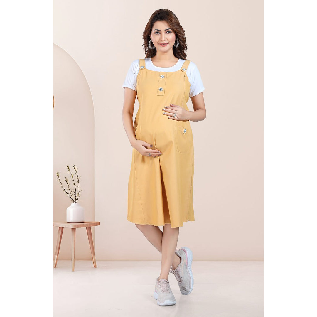 MomsBae Facebook ad: Chic Maternity & Nursing Wear Awaits You