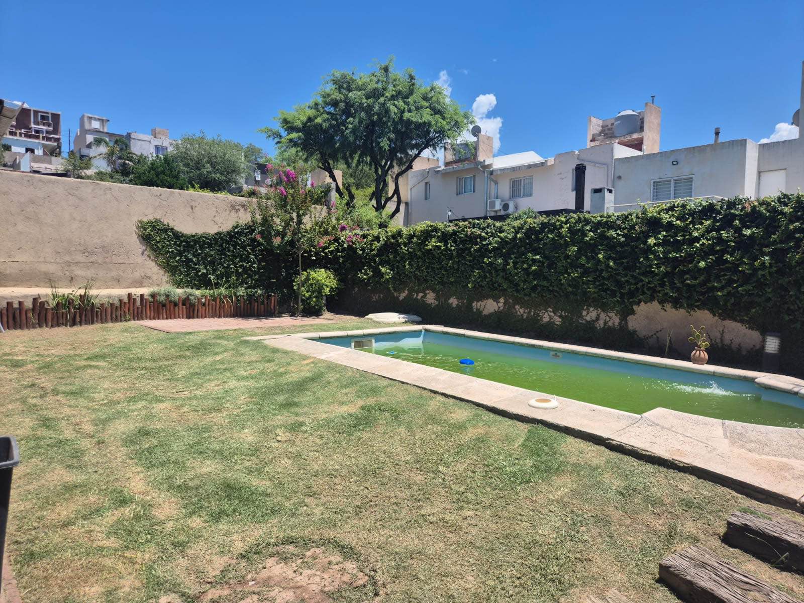 Andrea Verónica Rohner Facebook ad: Venta hermosa casa con pileta- Altos de la Calera