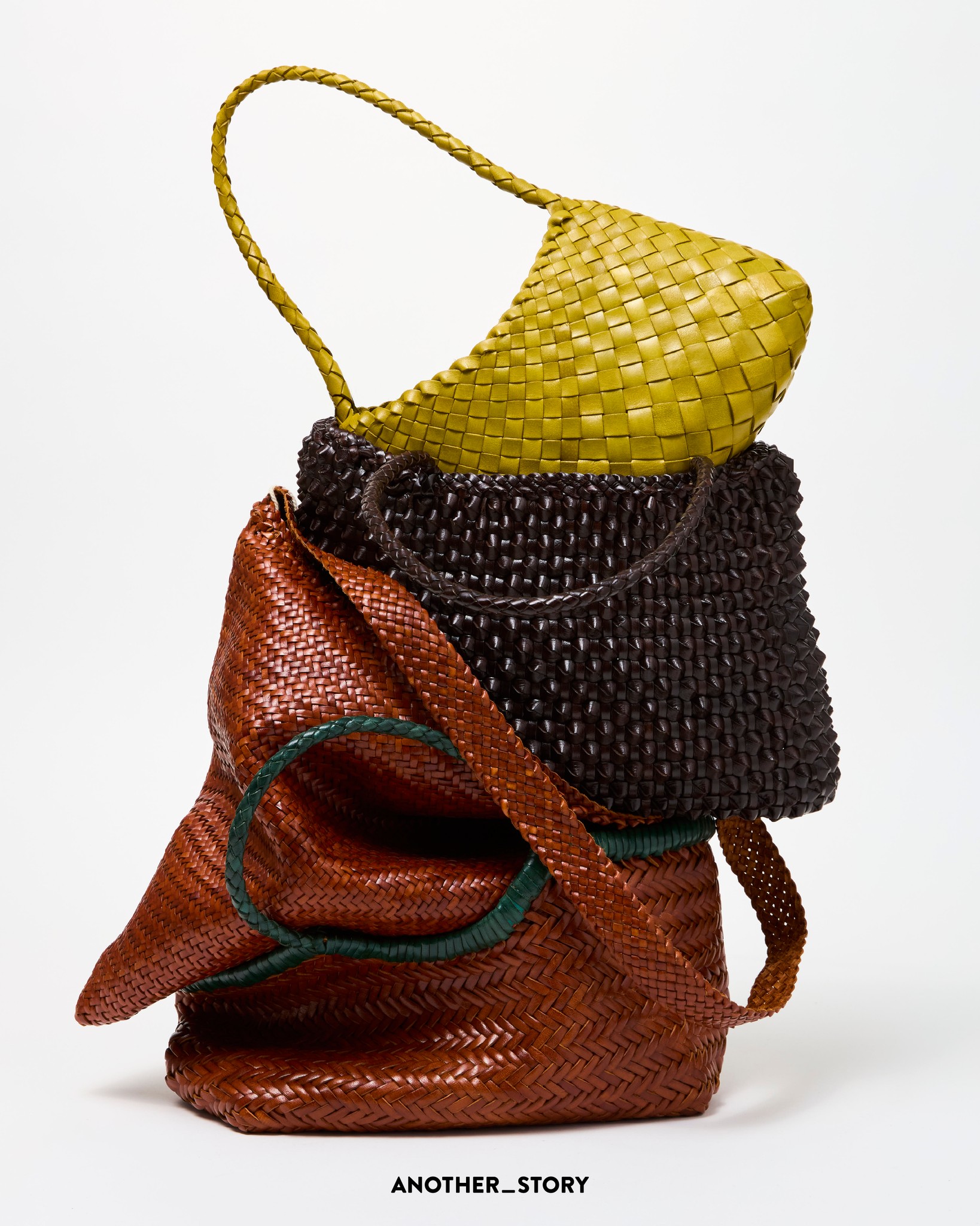 Another_Story Facebook ad: Basket bag aesthetic, elevated in real leather.