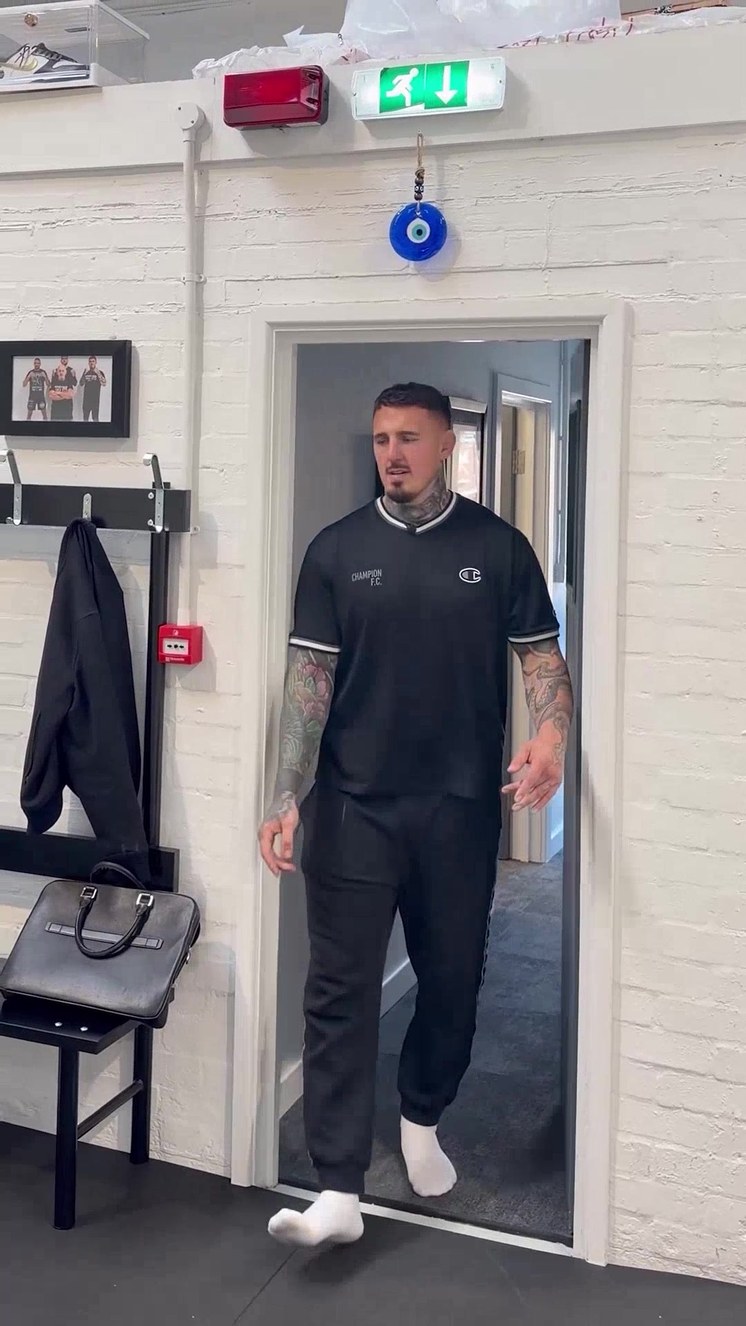 Tom Aspinall Facebook ad: UFC Champion Approved
