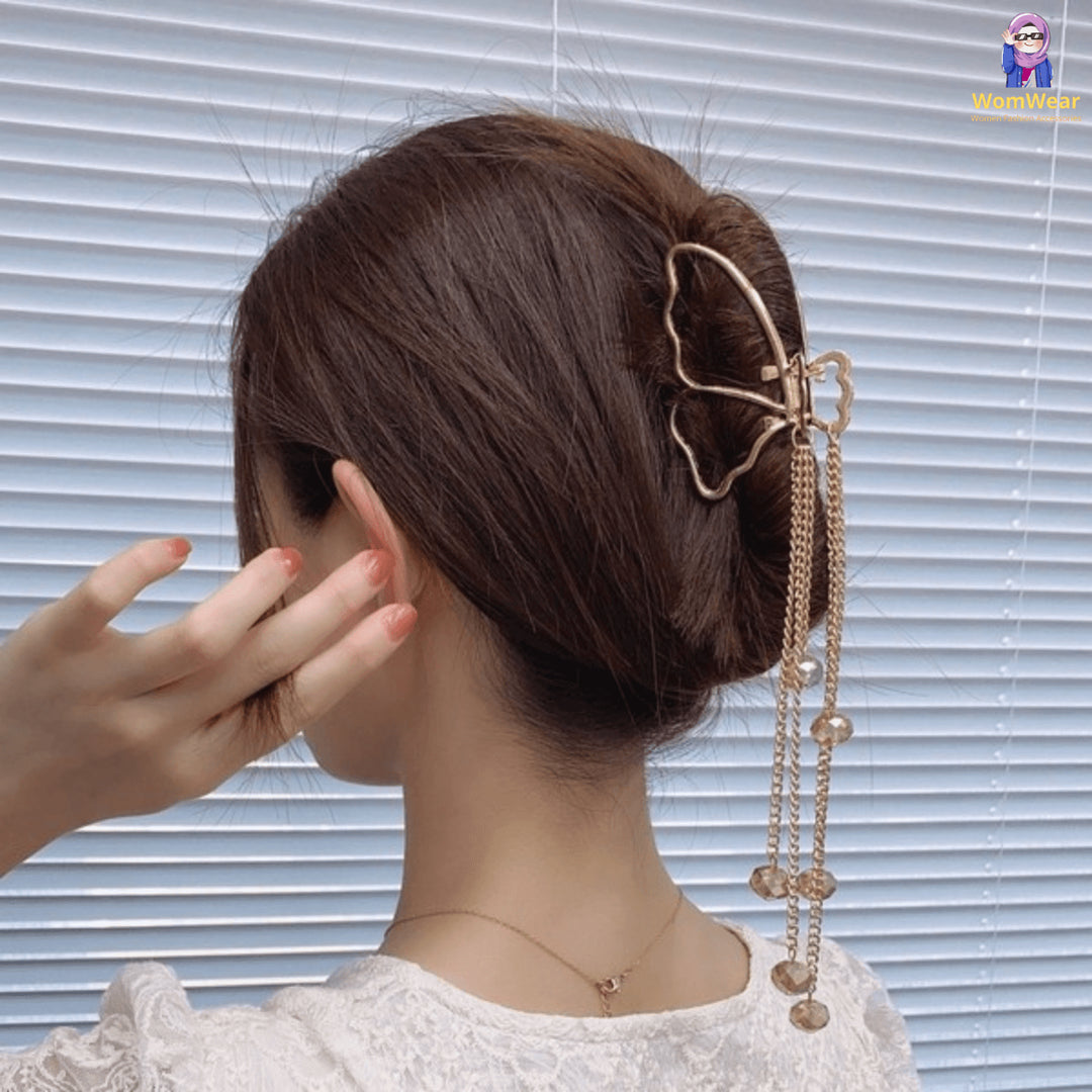 WomWear - Women Fashion Accessories Facebook ad