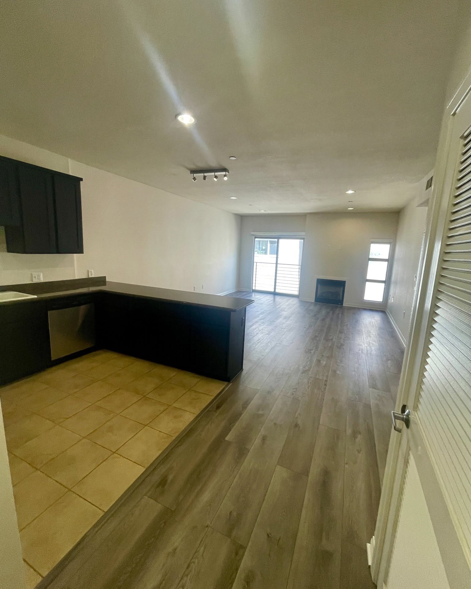 Randal Miles Facebook ad: 2 Beds 2 Baths Apartment
