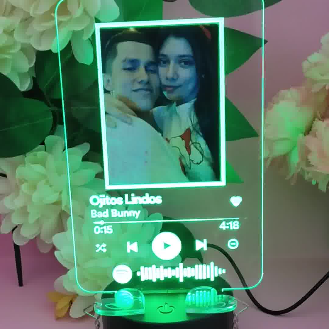 IluminArt_3D Facebook ad: Lampara acrilico personalizada