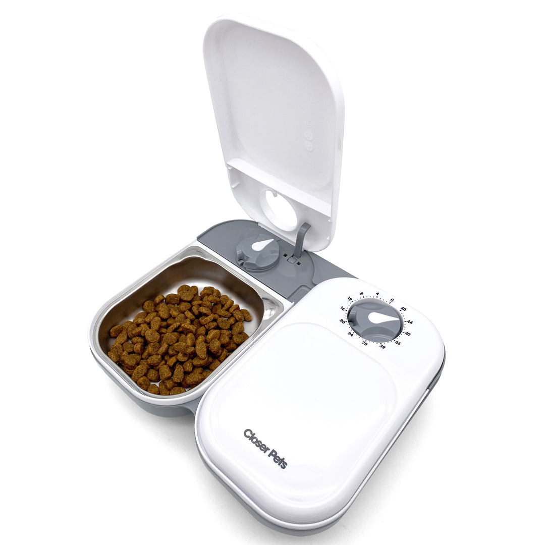 Closer Pets Facebook ad: Feeding your pet just got easier!