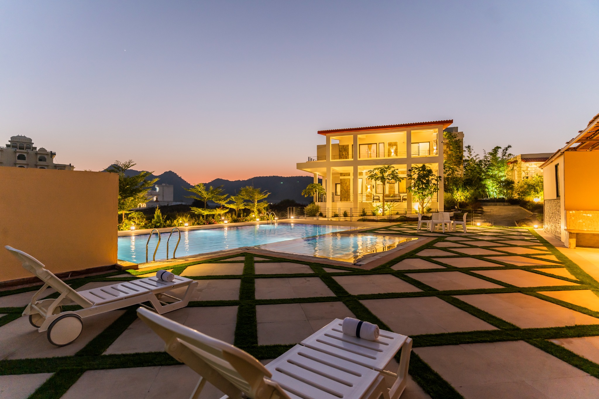 Ozy Stays Facebook ad: Luxury Private Pool Villas by Ozy Stays
