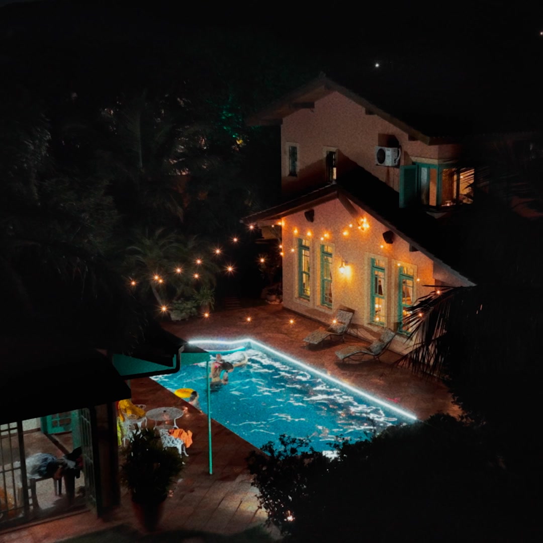 Airbnb Facebook ad: Feriado liberado