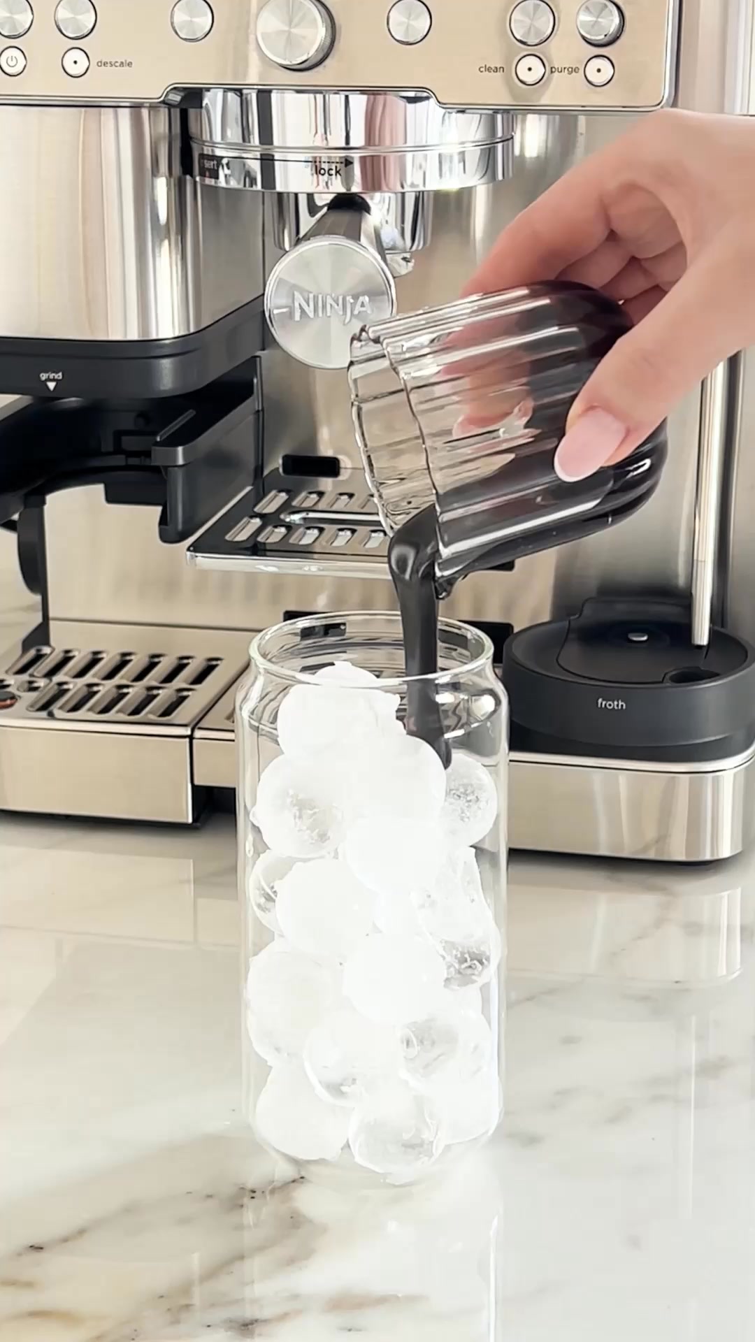 Ninja Deutschland Facebook ad: Schoko trifft Espresso.