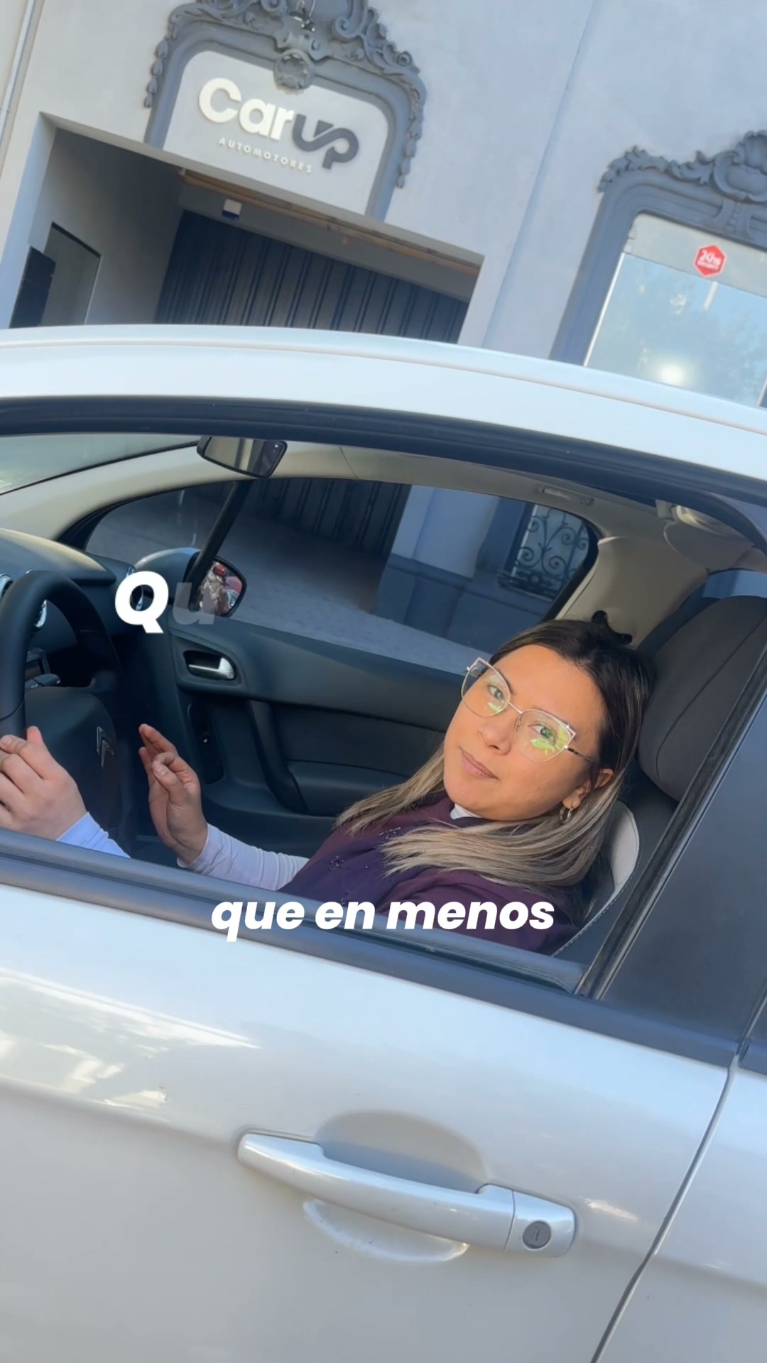 Car up Facebook ad: Comprar un auto debería darte emoción, no estrés.