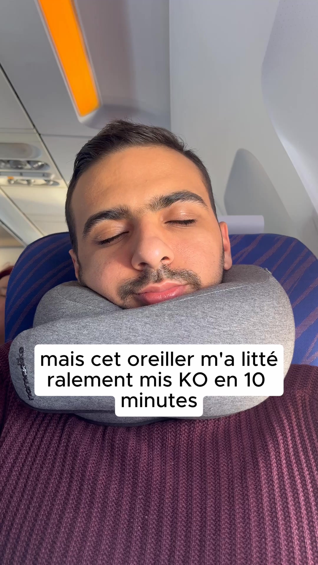 Nomadike Facebook ad: La solution pour dormir en avion