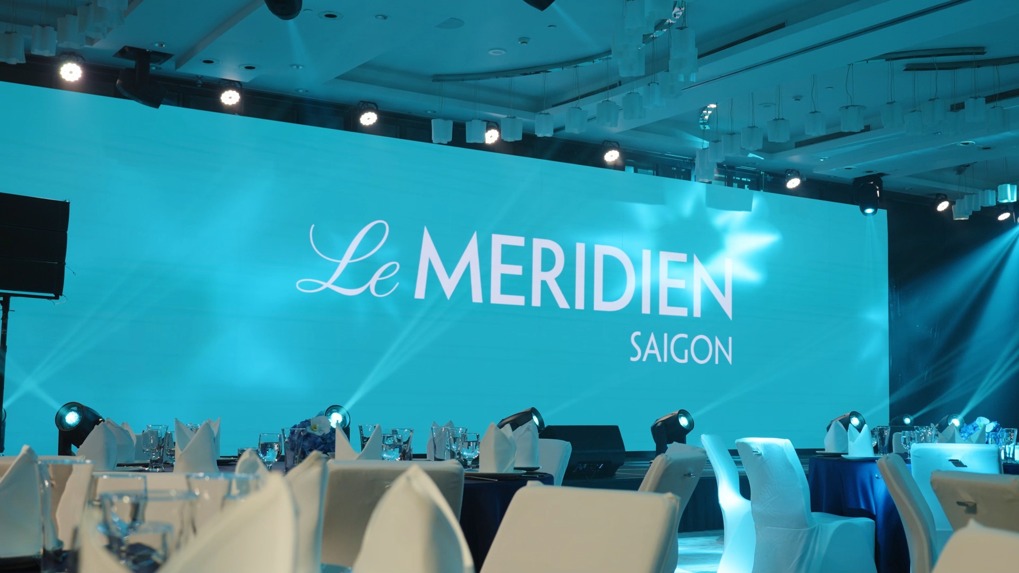 Le Méridien Saigon Facebook ad: 𝘙𝘌𝘋𝘌𝘍𝘐𝘕𝘐𝘕𝘎 𝘛𝘏𝘌 𝘌𝘝𝘌𝘕𝘛…