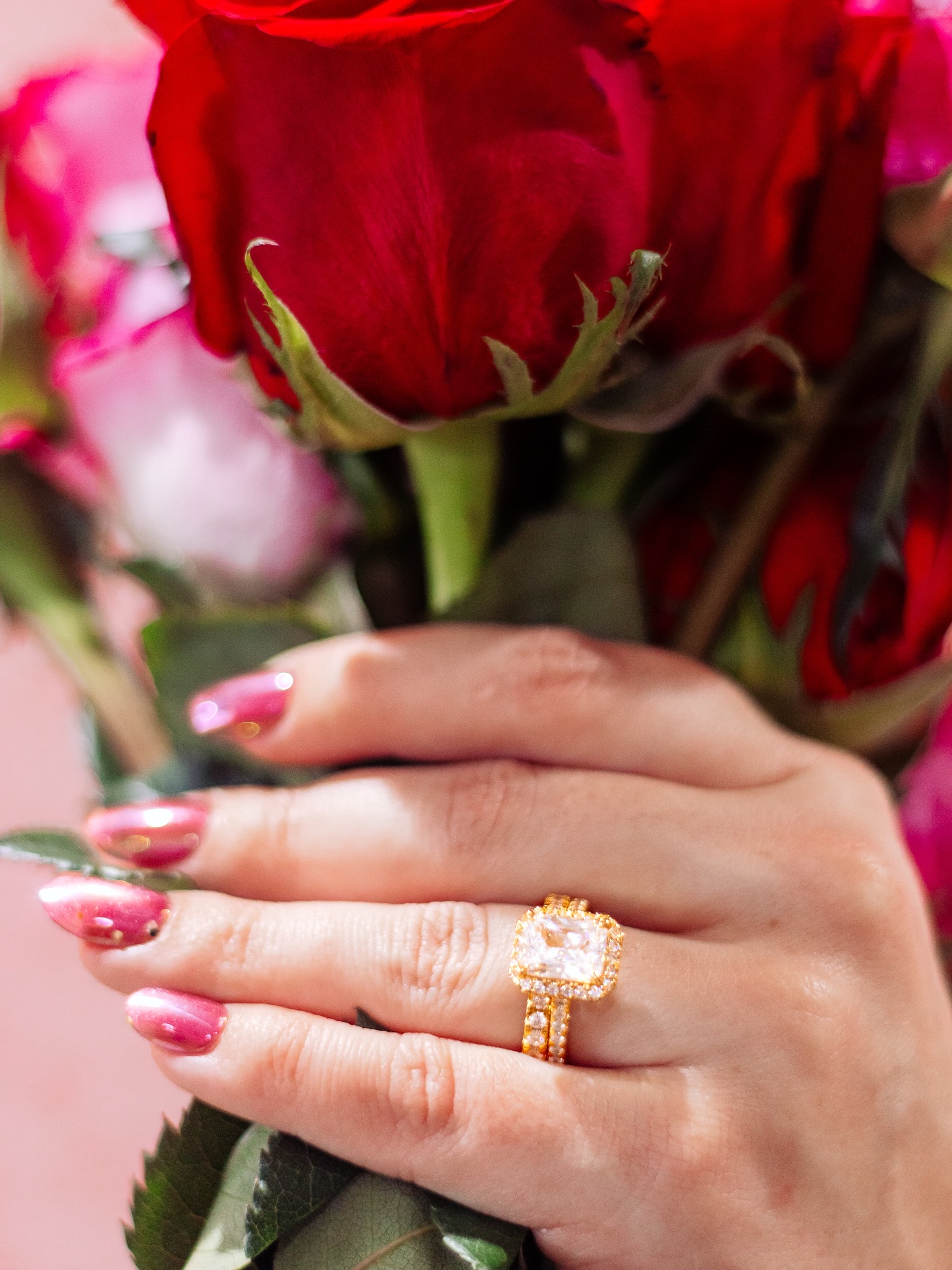 Amber Ryan: Motherhood Creator Facebook ad: | BLING BLING.