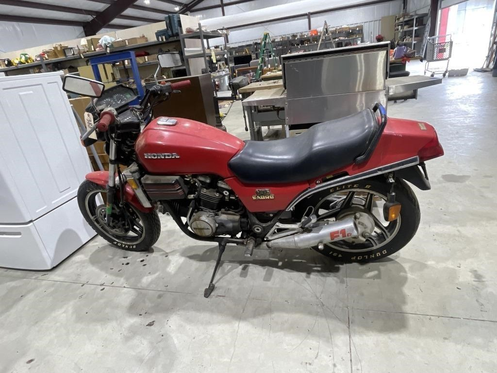 Chupps Auction Company Facebook ad: 900+ lots packed into one auction