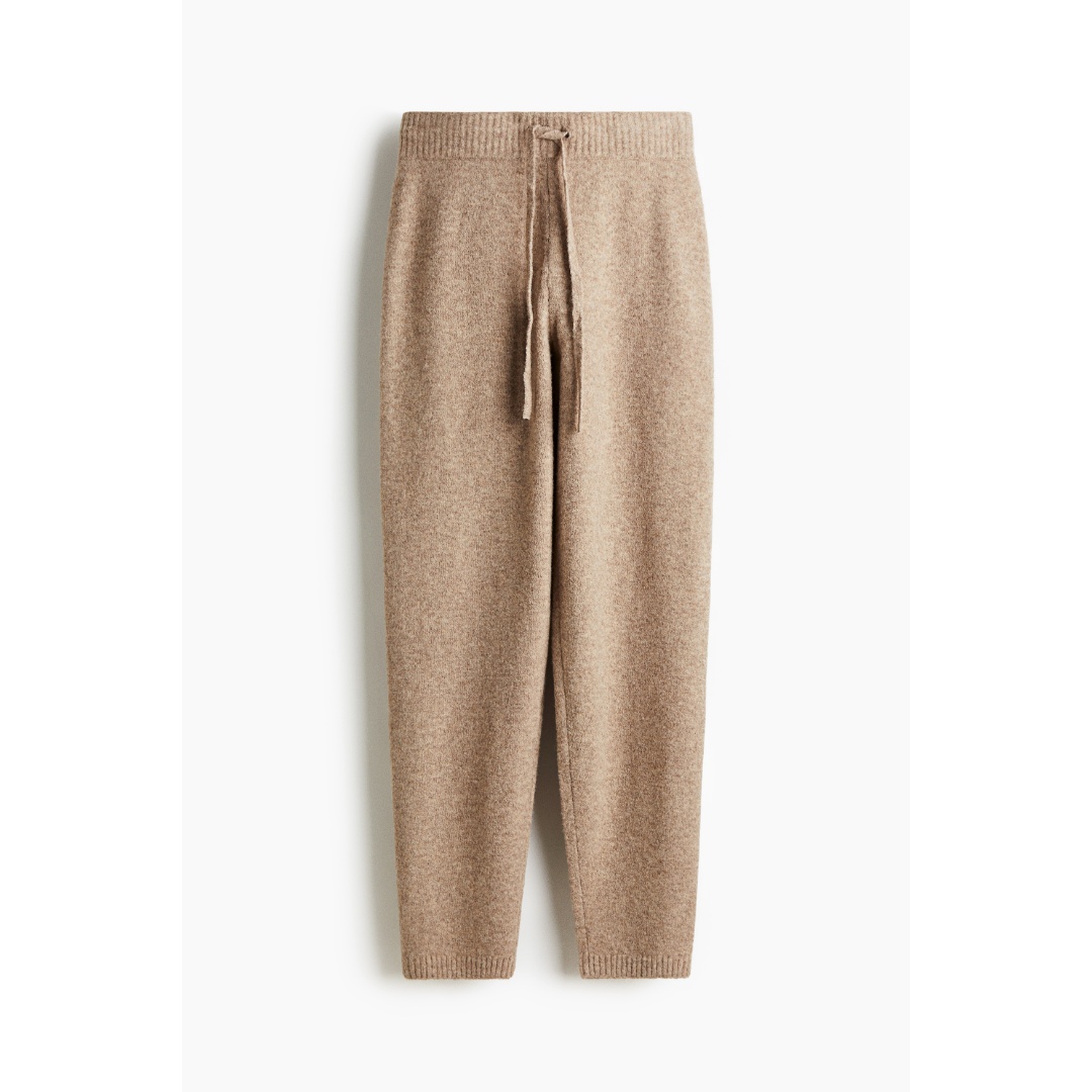 H&M Facebook ad: Oppdag nye stiler på salget.