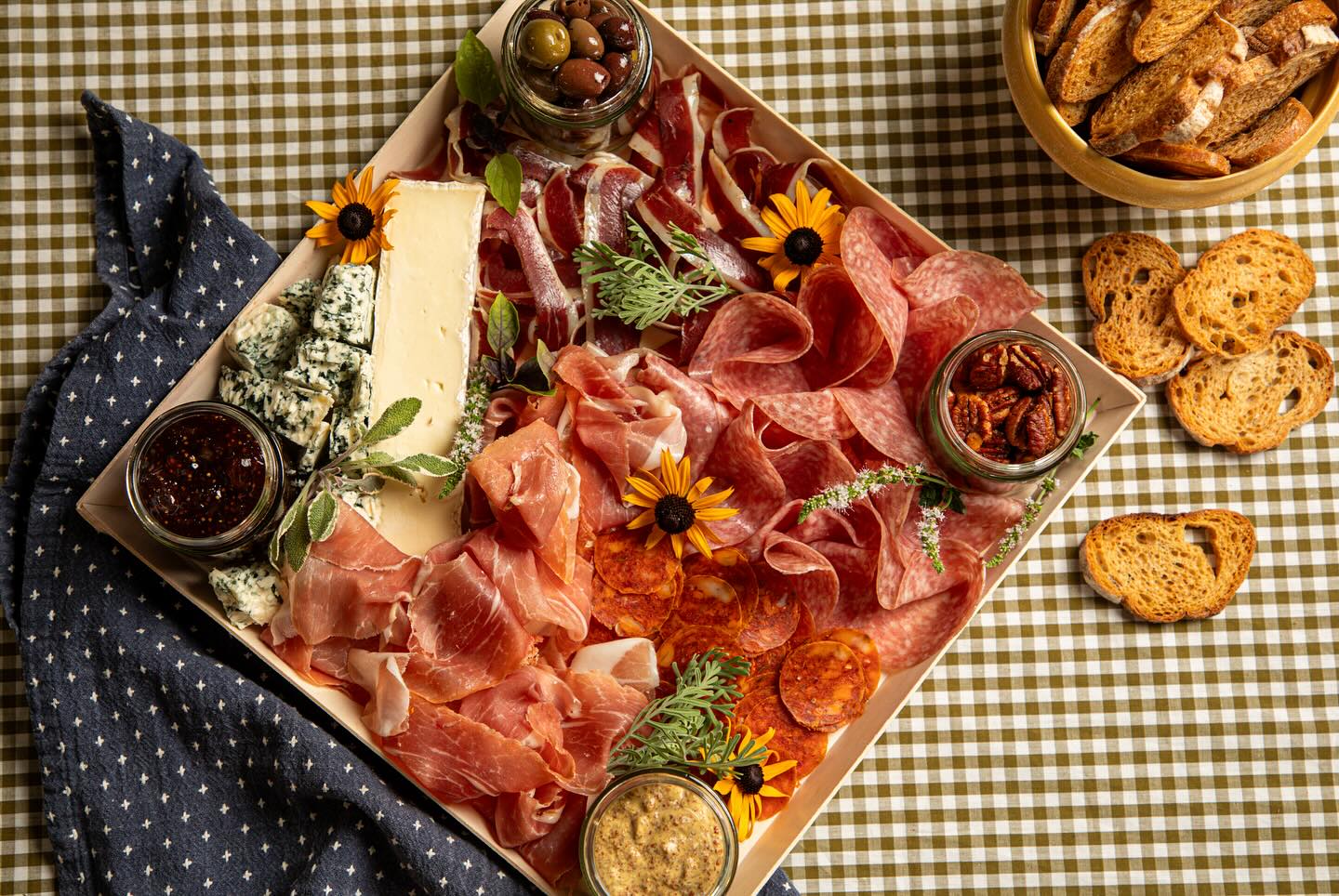 The Commissary Facebook ad: Easy Order Catering, Quick Turnaround