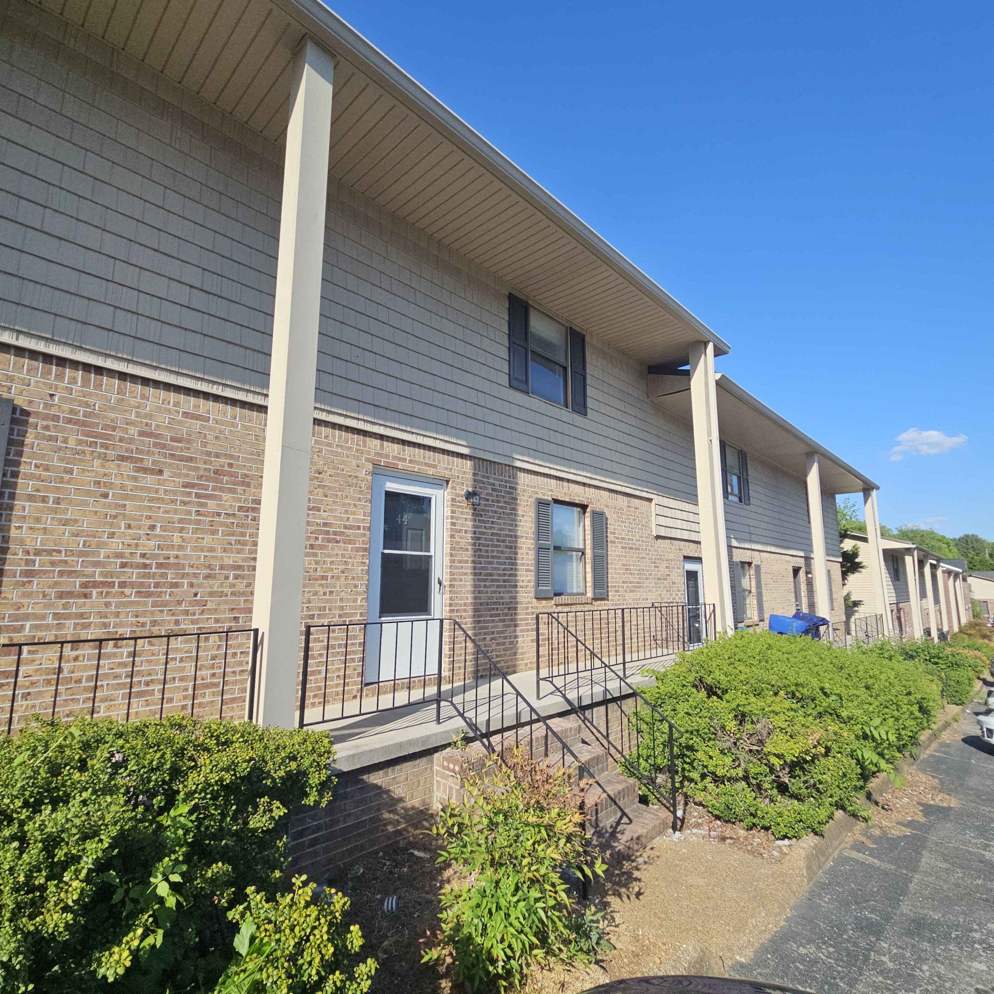 Jacob Anderson Facebook ad: 2 Beds 2 Baths - Townhouse