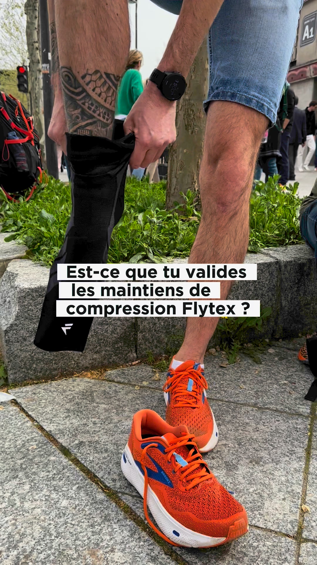 Genoux en carton Facebook ad: Soulage et protège les genoux