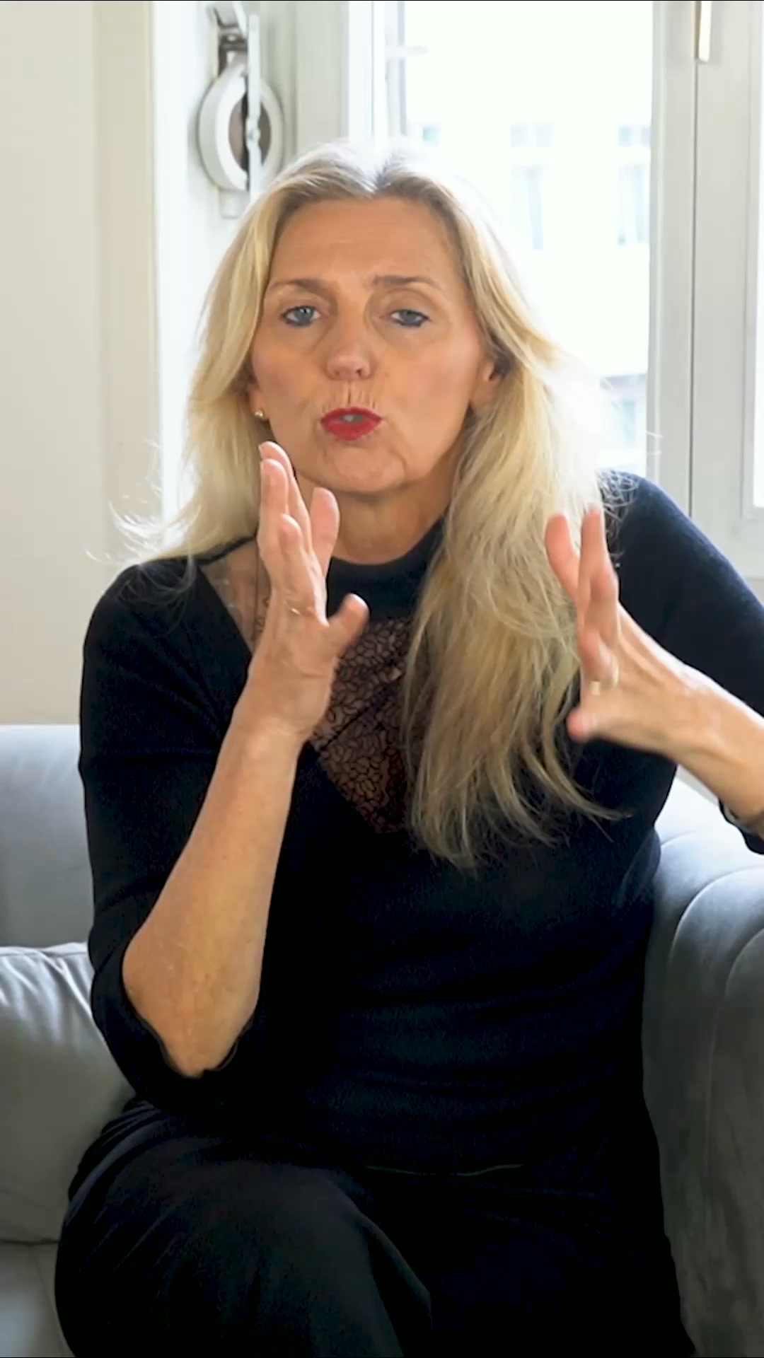 Susanne & Nicole Facebook ad: 10 Tage LIVE Coachingmarkt erobern. Starte hier…