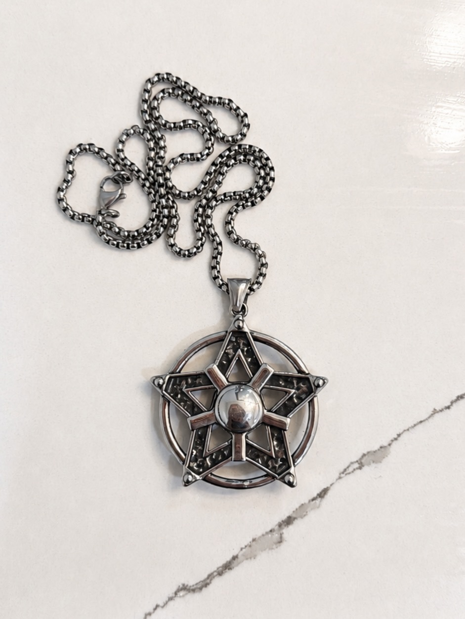 Divine Lyfe Facebook ad: star chain* june 5th 5:30pm est / 2:30pm…