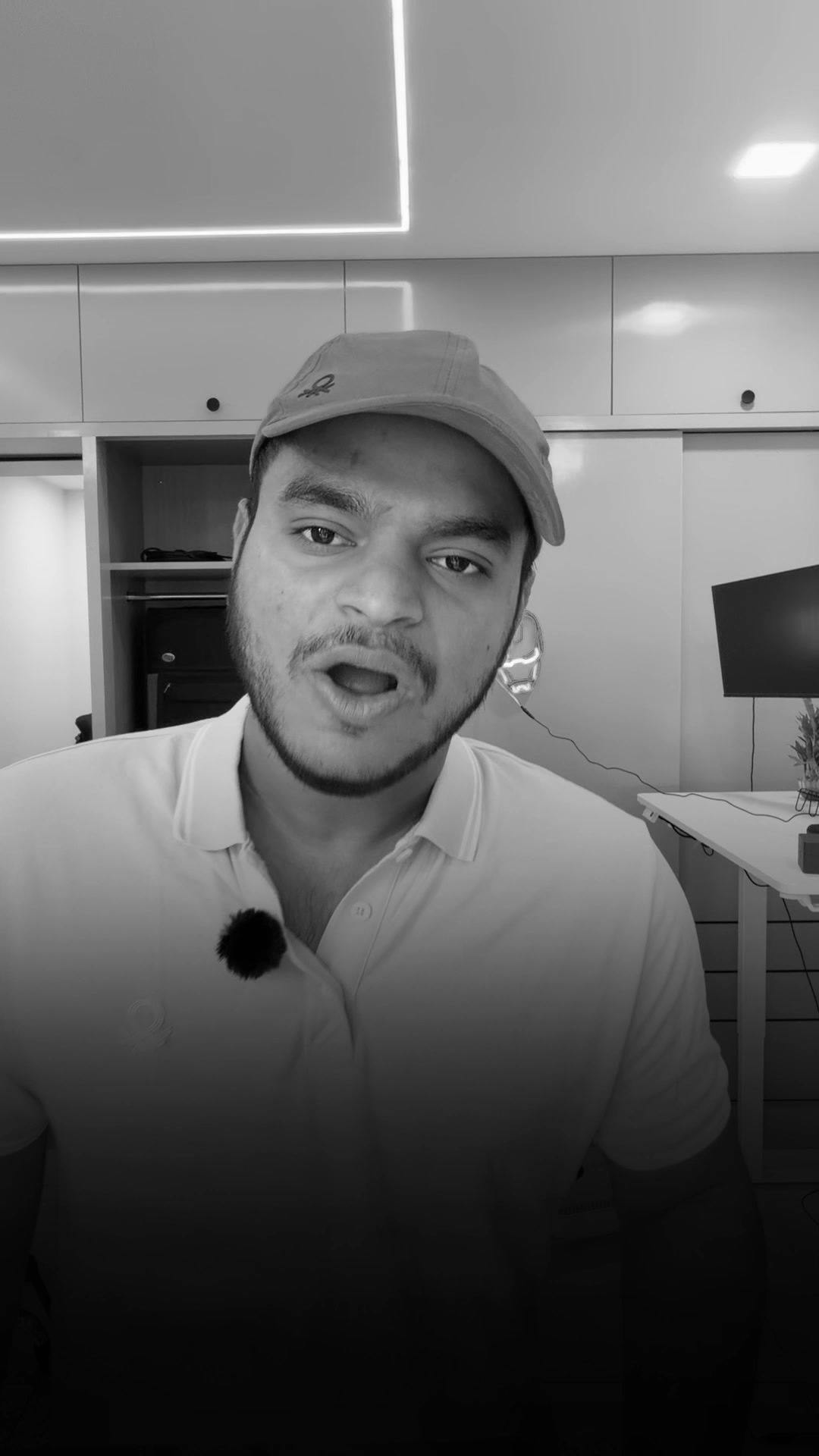 Hustle Hive Ai Facebook ad: Tailor Your Resume to the Job