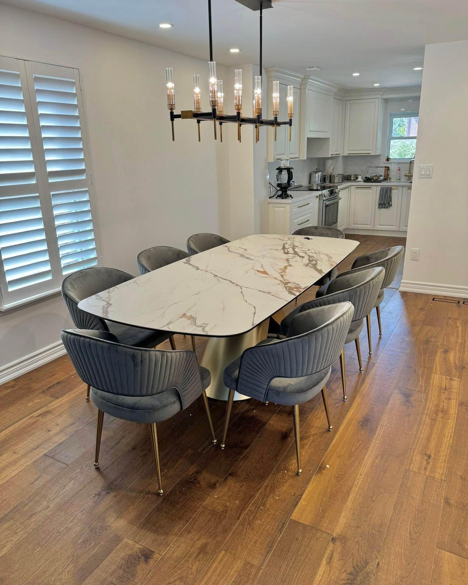 Meena Shaikh Facebook ad: Brand New Chairs $139 each