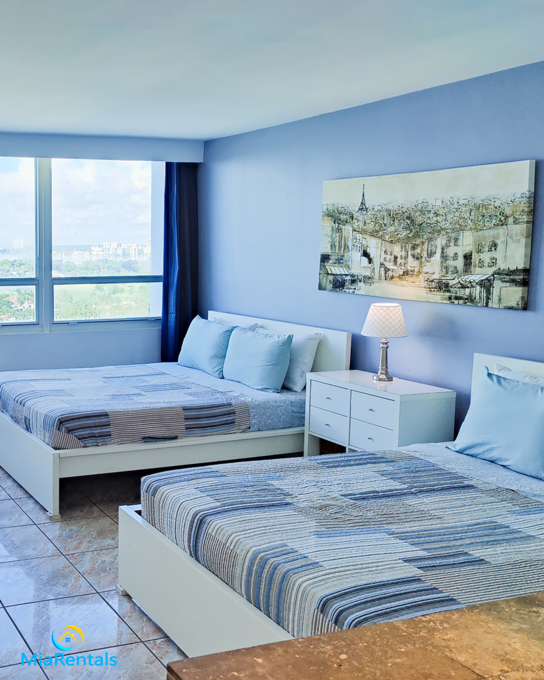 MiaRentals.com Facebook ad: (ES) Silk es un bonito estudio situado en…