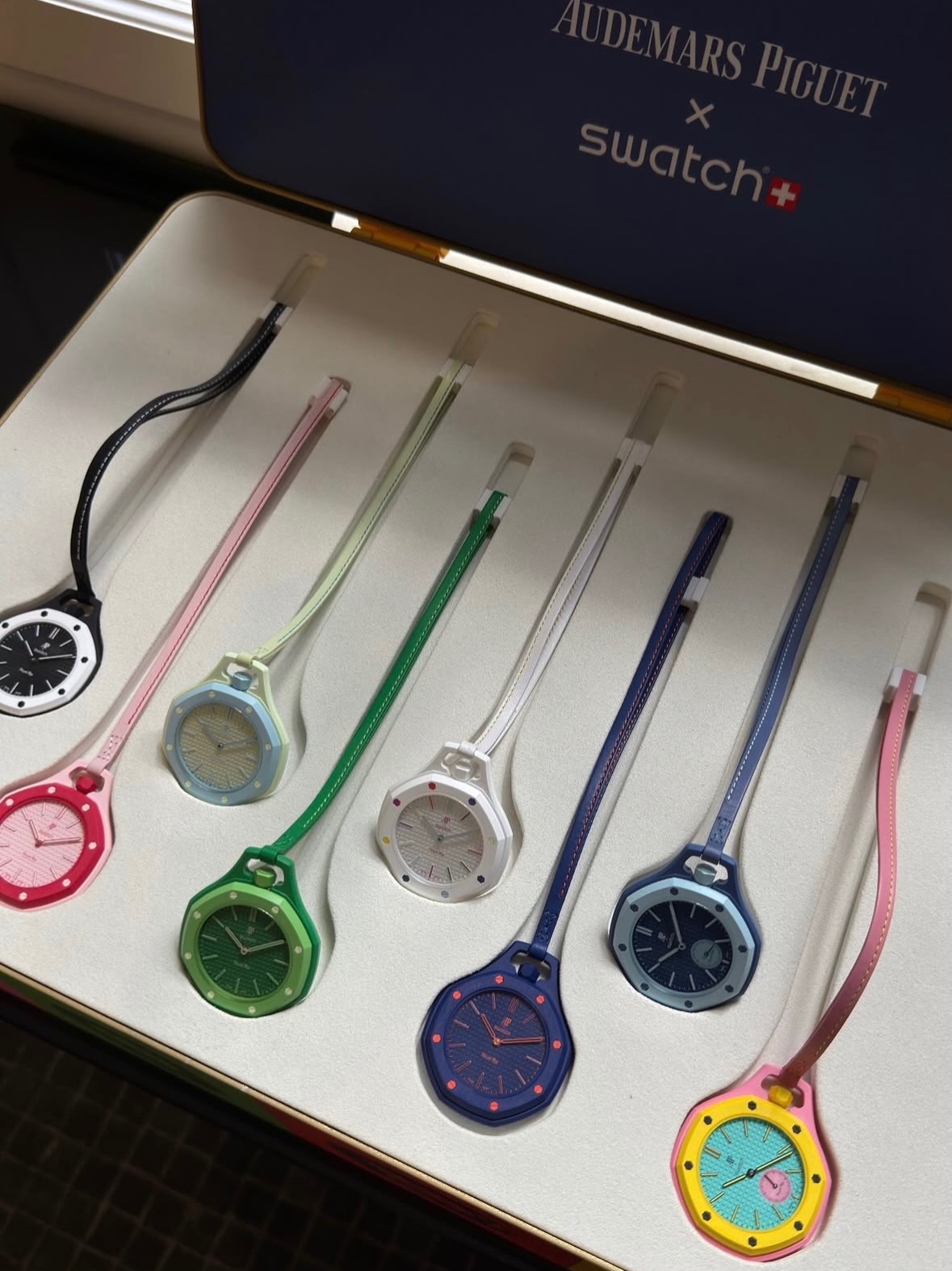 Original São Paulo Facebook ad: A nova collab entre AP × Swatch chegou…