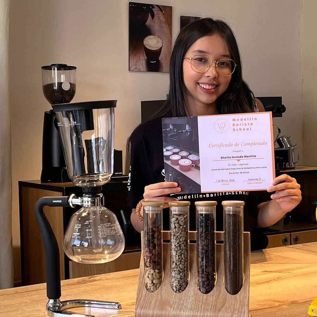 Medellin Barista School Facebook ad: Ven y aprende acerca del mundo del café
