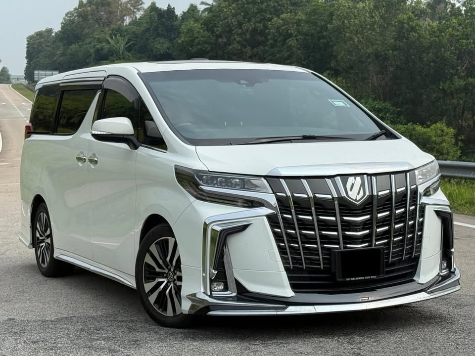 Zoe Chong Facebook ad: 2021 TOYOTA ALPHARD 2.5 SC (A)