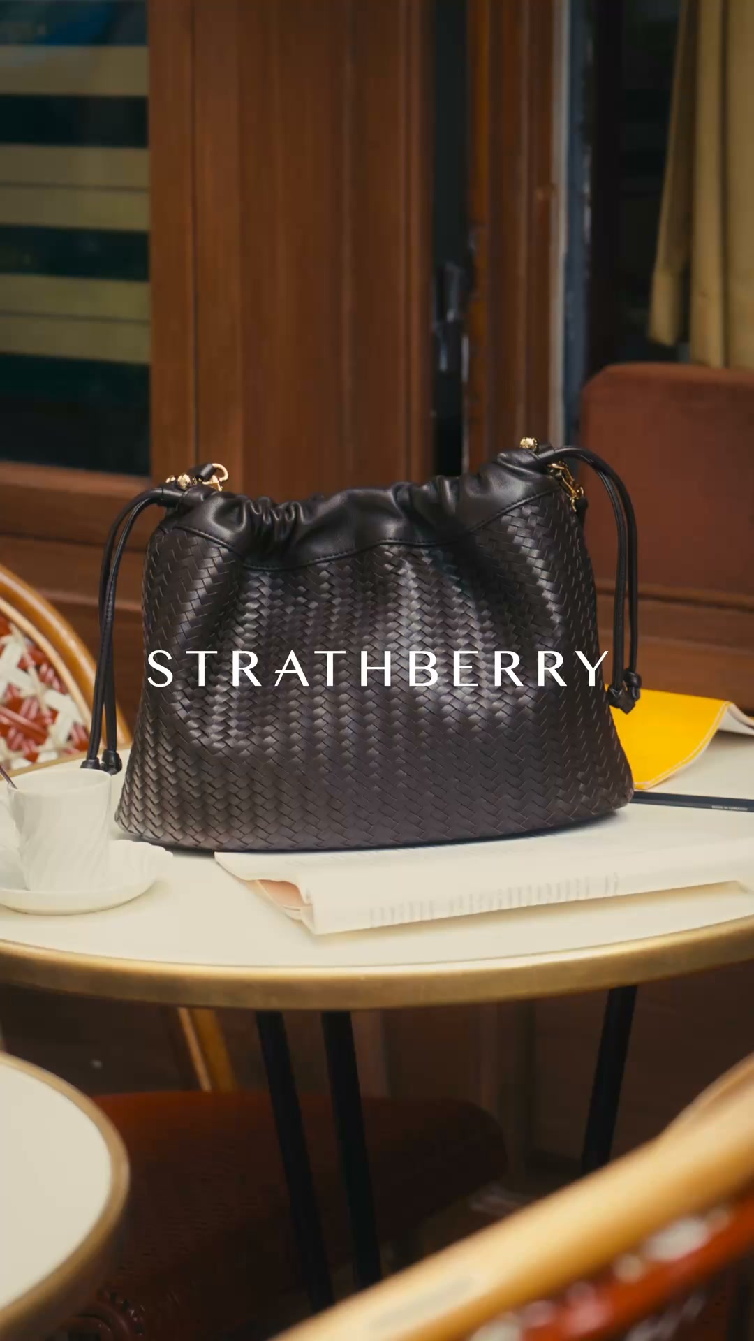 Strathberry Facebook ad: 全新編織皮革系列現已登場。