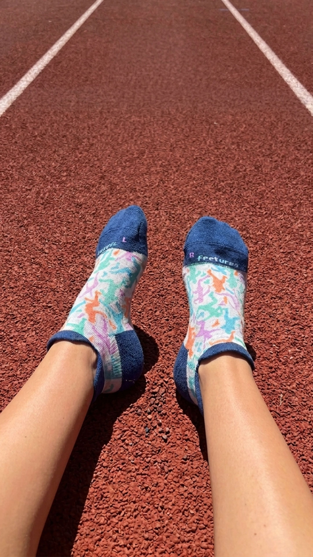 Feetures Facebook ad