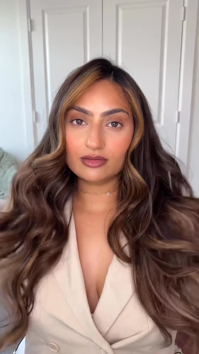 Official Foxy Locks Extensions Facebook ad: Hollywood waves never go out of style
