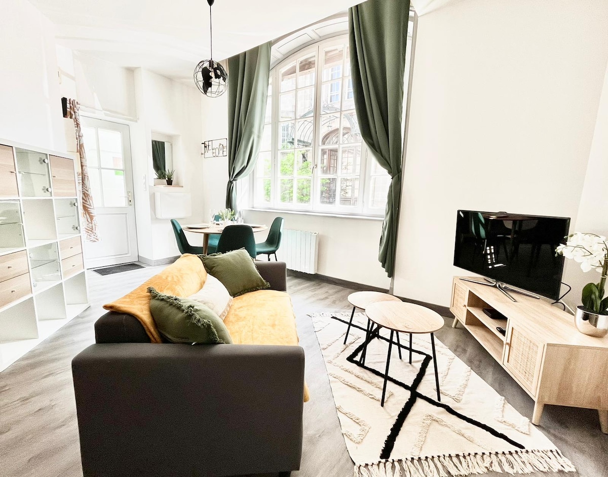 Airbnb Facebook ad